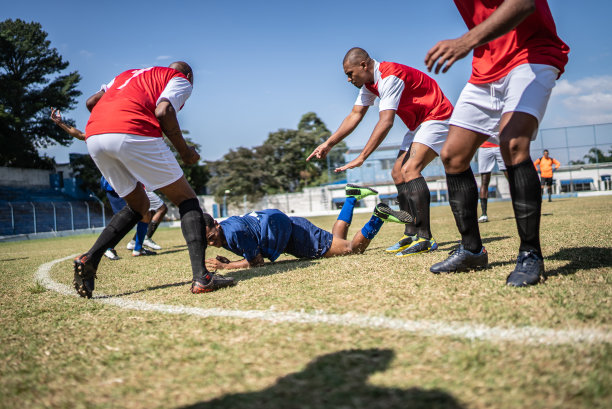里茨则在另 里茨则在另