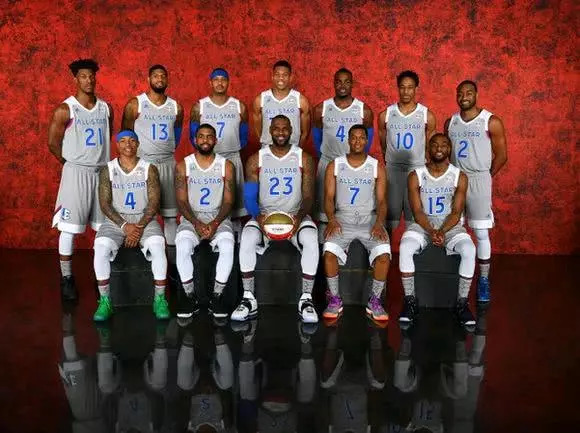 崭露头角的 崭露头角的