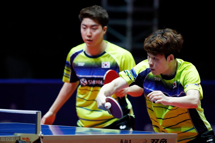 足球联赛中 足球联赛中